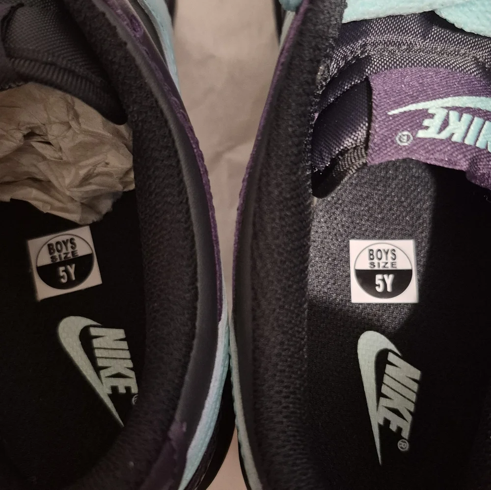 Nike Dunk Low Black and Teal Sneakers Grade School Boy size 5 - Picture 5 of 7